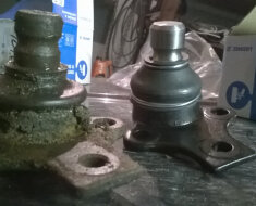 Замена шаровой опоры на Фольксваген Бора: причины поломки и последовательность действий при замене