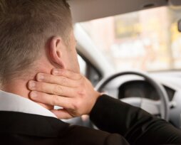 Потеет спина в автомобиле: в чем причина и что делать