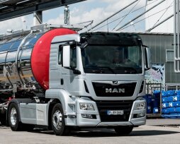 Седельные тягачи — эффективный транспорт для дальнобойщиков