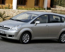 «Тойота Королла Версо»: характеристики и особенности