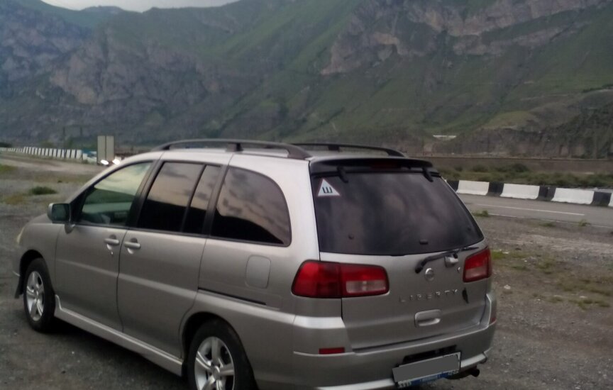 Nissan Liberty – комфортный автомобиль для всей семьи