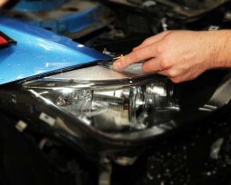 Как снять тонировочную пленку с фар автомобиля: причины удаления, инструменты, способы и этапы