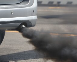 Черный дым из выхлопной дизельной трубы: причины, методы устранения неполадки