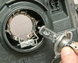 Какие лампы ближнего света стоят на «Рено Логан 2» в новом кузове и как поменять их