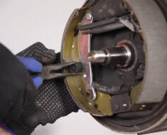 Замена колодок Toyota Corsa — как сделать своими руками