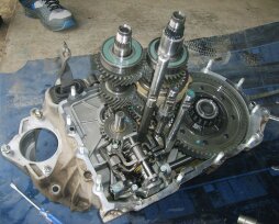 Течет масло из коробки передач на «Калине»: причины утечки и как исправить