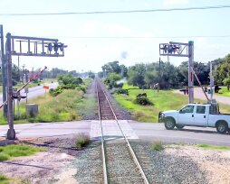 Повреждение дорог, железнодорожных переездов или других дорожных сооружений