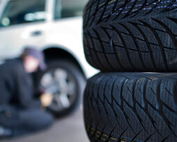 Деформация колеса на автомобиле восьмеркой – почему появляется и как устранить