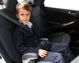 Со скольки лет можно перевозить ребенка на бустере, правила перевозки в 2021