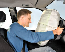 Какое количество подушек безопасности в автомобилях