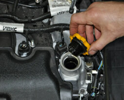 Какое масло залить в двигатель Лада Х-Рей — как выбрать, ТОП лучших