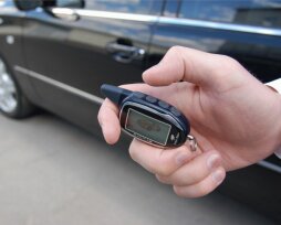 Как открыть автомобиль, если сел аккумулятор – способы с ключом и без него