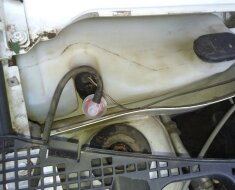 Замена моторчика омывателя Рено Логан — как поменять насос