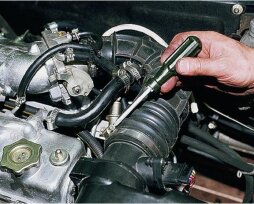 Машина заводится на горячую и глохнет — причины и методы устранения