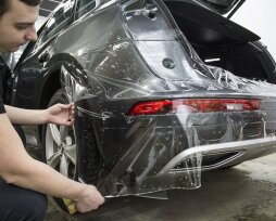 Оклейка бампера авто пленкой: этапы оклейки и советы по выбору материала