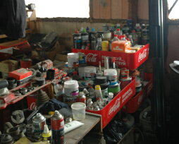 Что лучше – покрасить машину или обтянуть пленкой: плюсы и минусы каждого способа