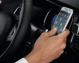 Как закрепить планшет, телефон, регистратор  в автомобиле на торпеде