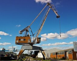 Где и как заказать подъемный кран