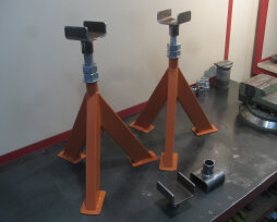 Из чего можно изготовить подставку под машину своими руками