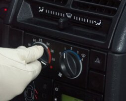 Почему печка греет только при движении автомобиля на высоких оборотах: причины, что делать