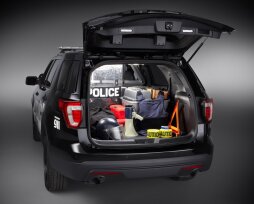 Багажник полицейской машины в США: что там лежит и зачем это нужно