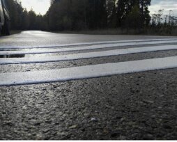 Шумовые полосы для безопасности на трассе