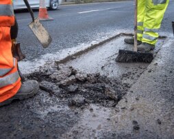 О содержании прилегающих к автомобильным дорогам территориях (ответственность землепользователей)
