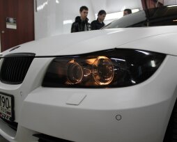 Как затонировать передние и задние фары пленкой, лаком своими руками