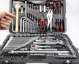 Особенности, характеристика наборов автомобильного инструмента Force в чемодане, рейтинг лучших по мнению покупателей
