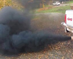 Дым из выхлопной трубы дизельного двигателя: причины, что делать