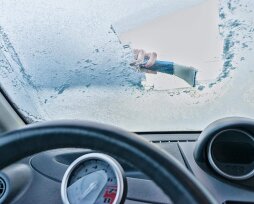 Как отогреть стекло в автомобиле, если не работает печка: что использовать и как предотвратить образование наледи