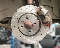 Как заменить тормозной диск на «Калине» своими руками