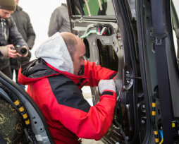 Как можно устранить скрип пластика в салоне автомобиля: эффективные методы и рекомендации