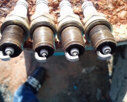 Белые свечи зажигания на инжекторном двигателе: причины появления белого нагара, как устранить проблему