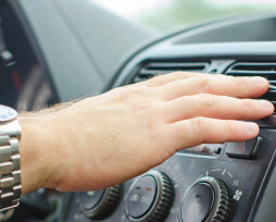 Почему в салоне парит печка — основные причины