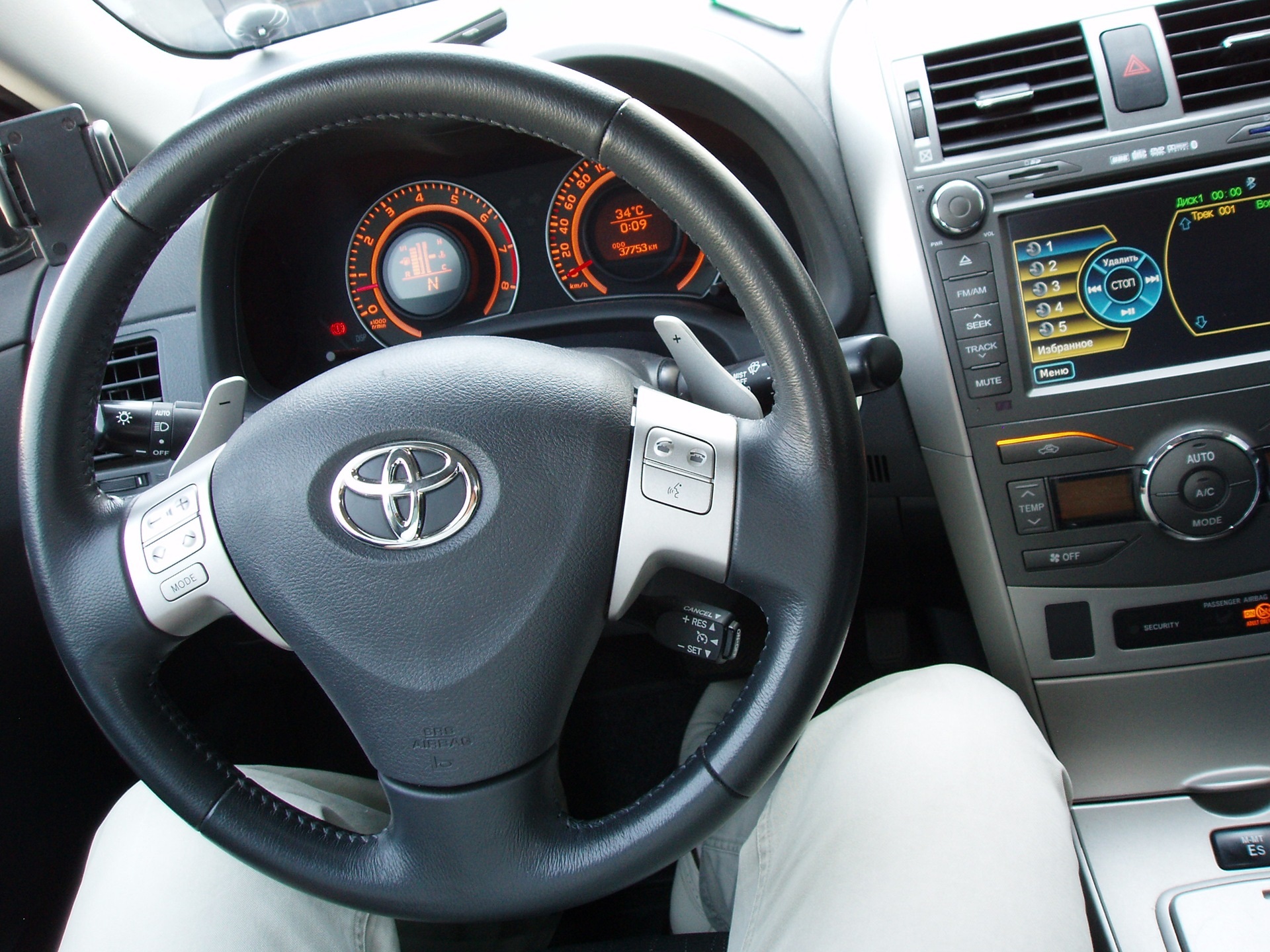 Как подключить кнопки на руле к магнитоле на Toyota Corolla