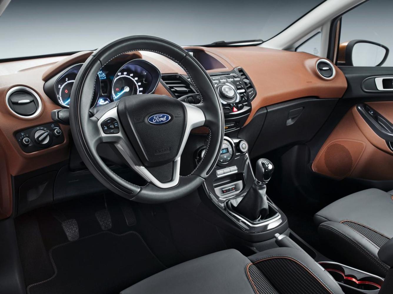 Ford Fiesta 2015 салон