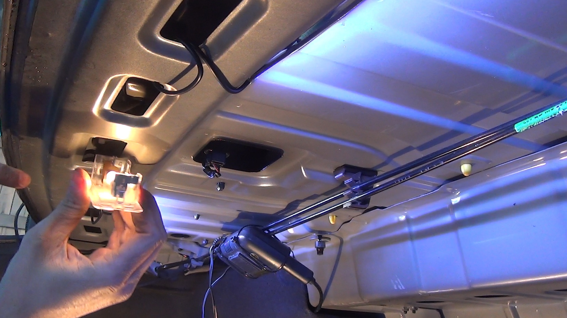 Монтаж и варианты подключений подсветки для багажника