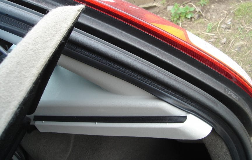 Уплотнитель багажника