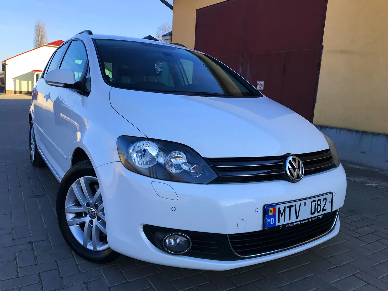 Автомобиль Volkswagen Golf (автомат)