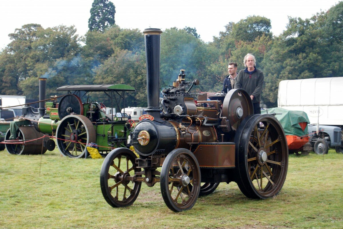 Первый паровой автомобиль. Паровой автомобиль 1860. Паровые автомобили 19 века. Машины с паровыми двигателями паромобили. Паровые двигатели 19 века в Англии.