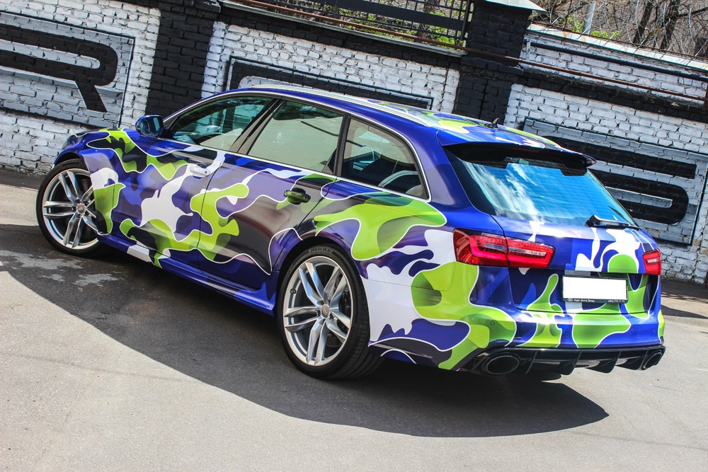 Обклейка авто пленкой. Audi rs6 avant камуфляж. Винил Audi rs6 Camouflage. Audi rs6 винил. BMW m5 livery городской камуфляж.