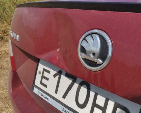 Сколько будет стоить выправить и закрасить вмятину