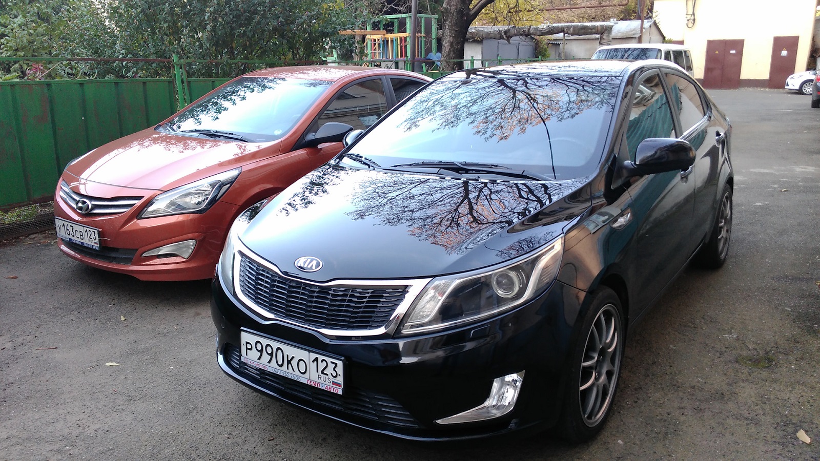 Автомобили Hyundai Solaris и Kia Rio