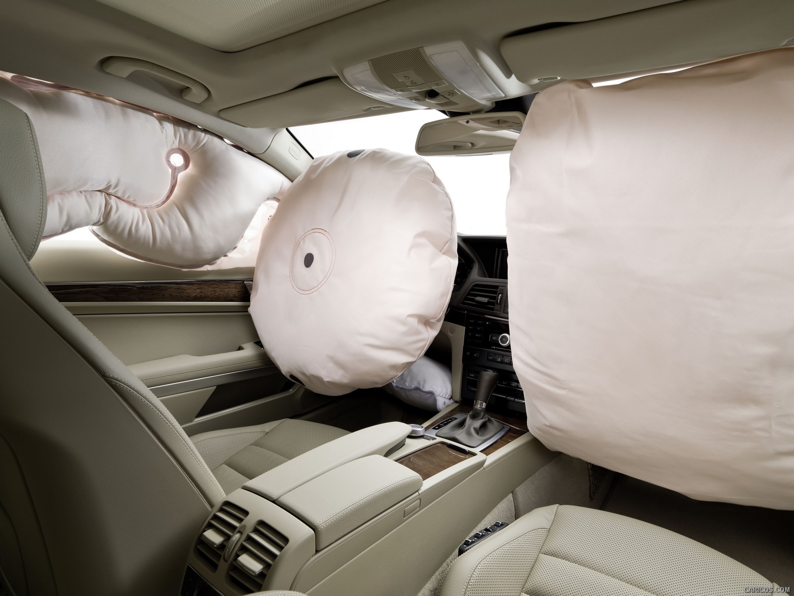 подушка безопасности в машине