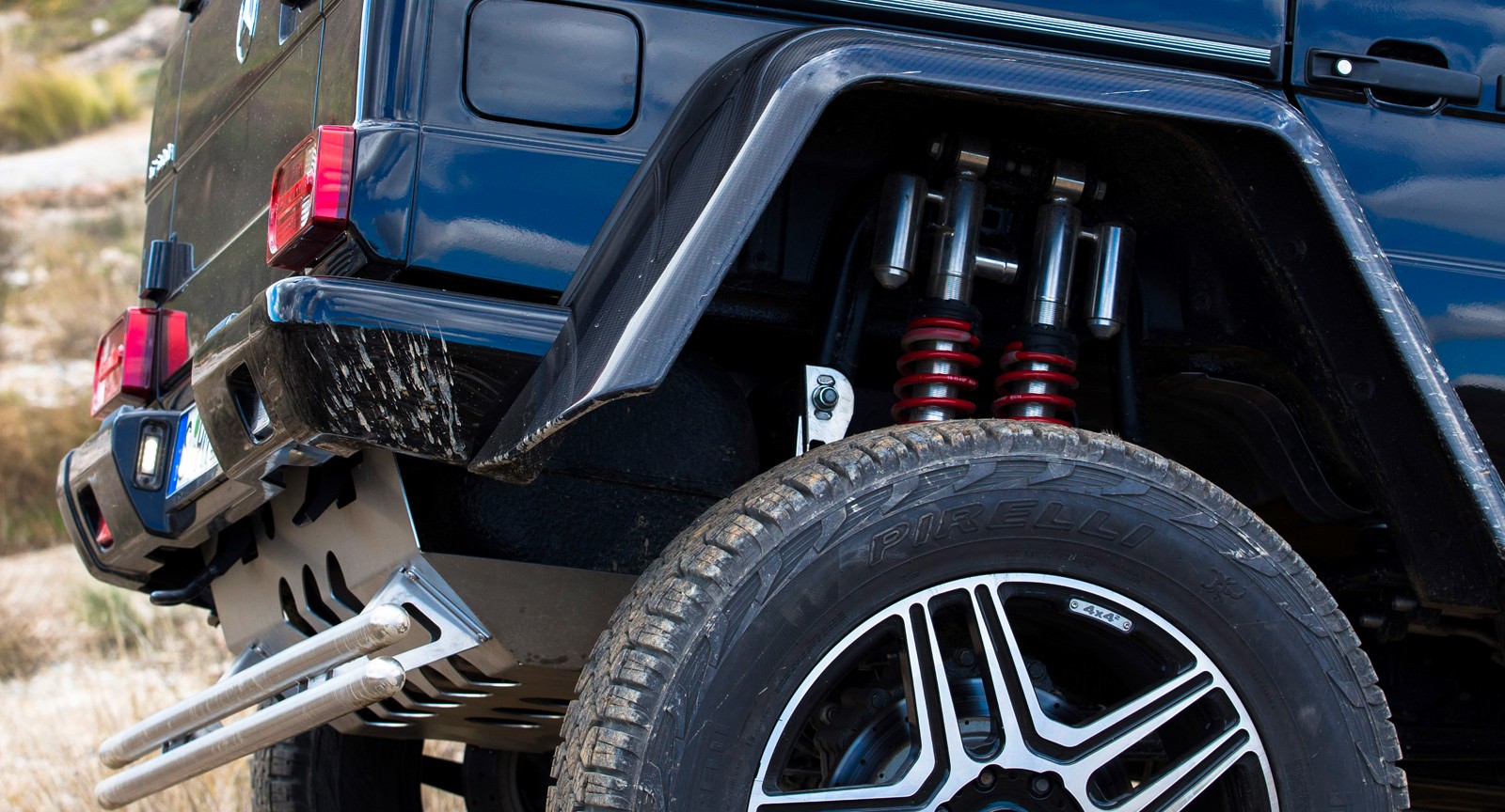 амортизатор на подвеске автомобиля