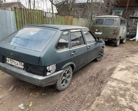 Стоит пластиковый капот и альтернативные оптики