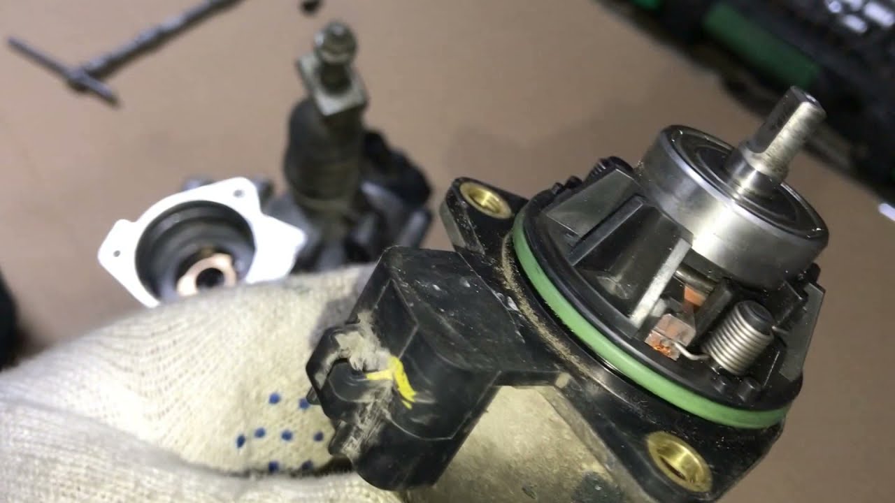 Способы снятия актуатора сцепления роботизированной коробки переключения передач «Тойота Королла»