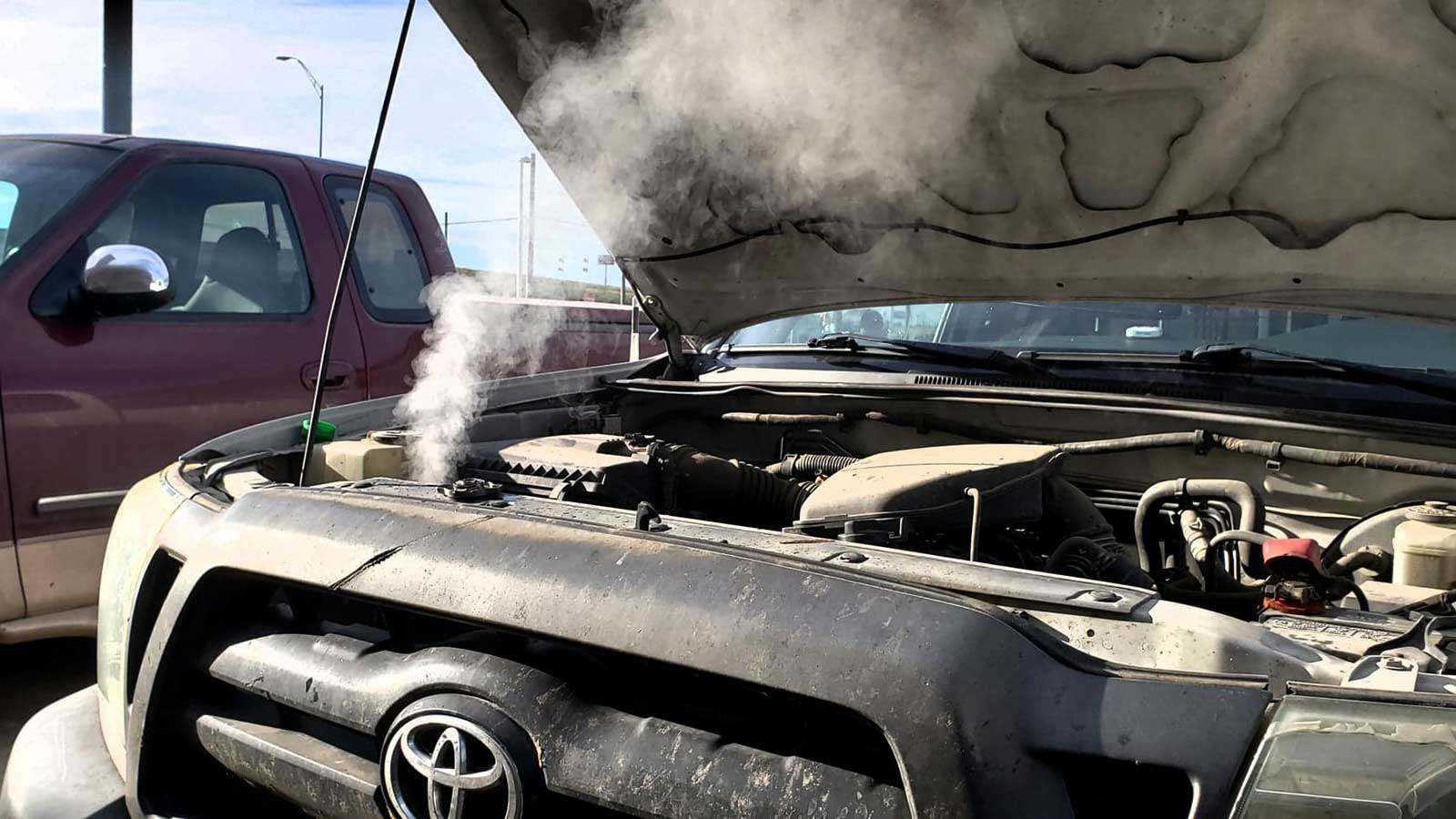 Дым из печки автомобиля - почему появляется, что делать