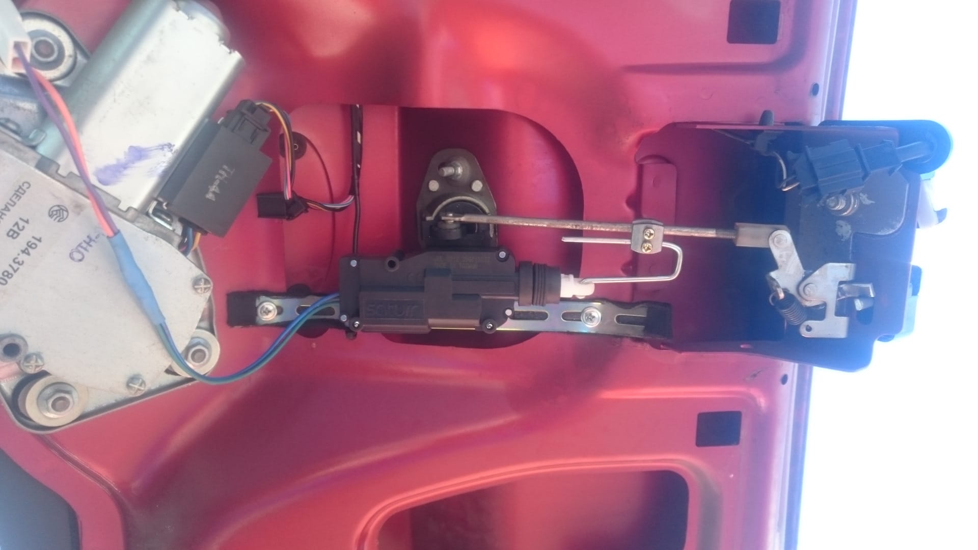 Как открыть багажник Лада Калина